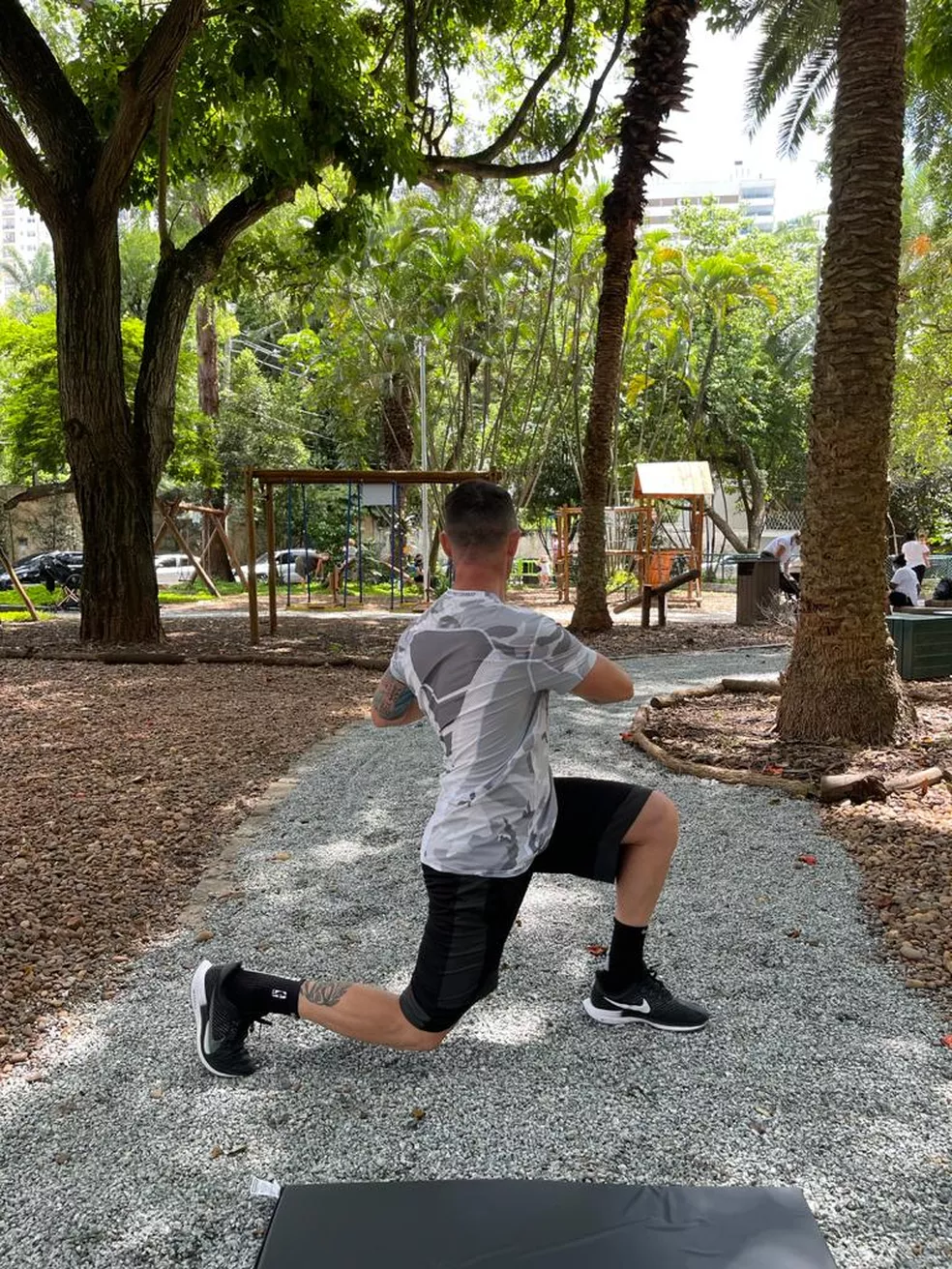 Rotação de tronco semiajoelhado